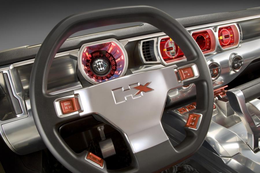 Панель приборов Hummer HX Concept 2008 года  (фото 18 из 51)